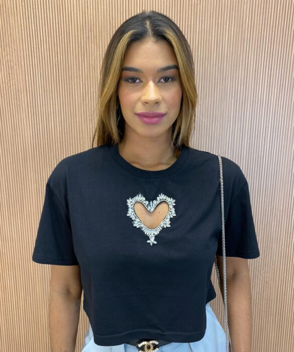 Cropped Feminino Coração Vazado com Aplicações Preto - Fernanda Ramos Store