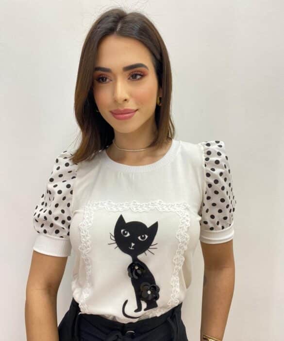 T-shirt Manga Curta Detalhe em Poá Estampa Gato Off White - Fernanda Ramos Store