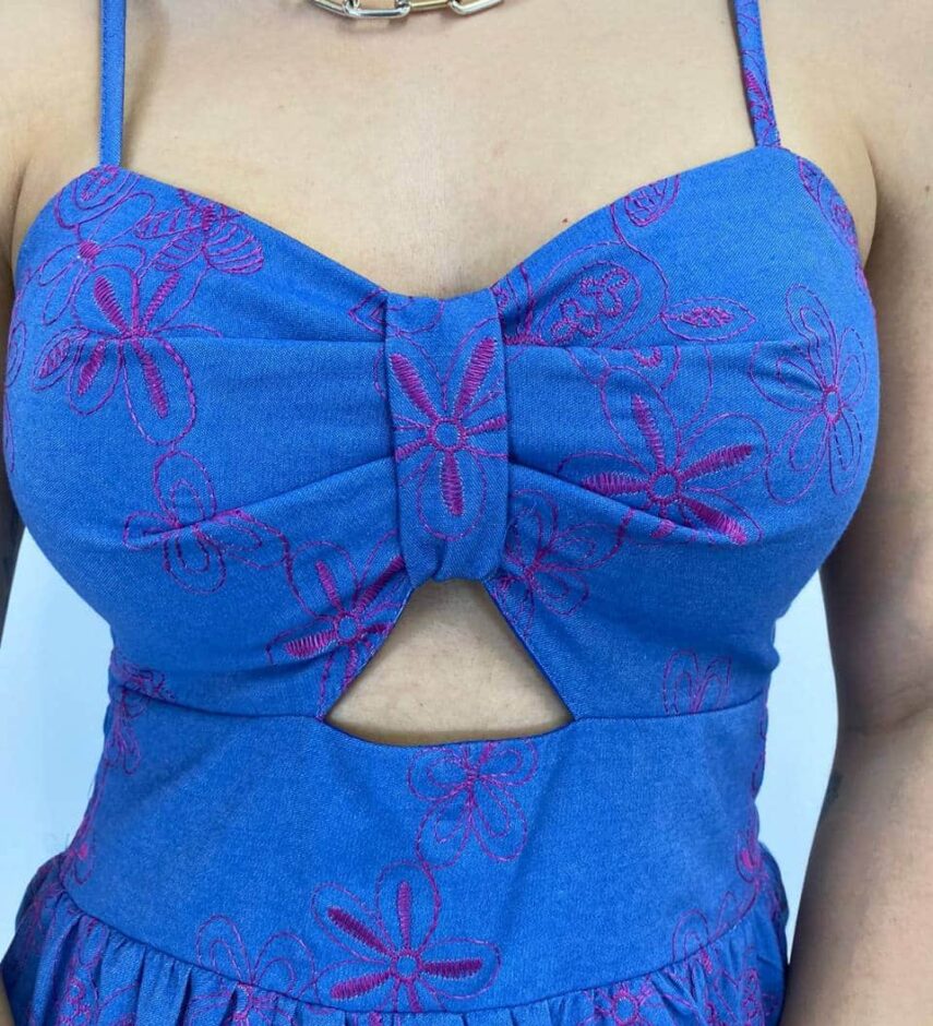 Vestido Midi com Bojo com Abertura Azul Bordado Pink - Fernanda Ramos Store
