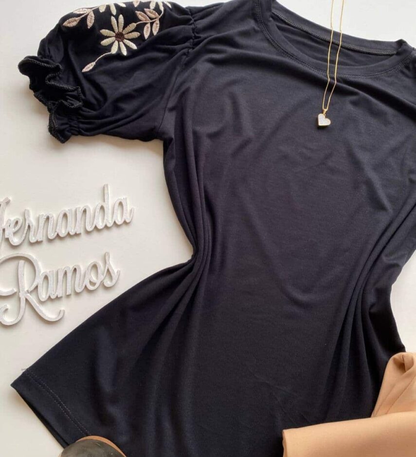 Blusa Manga Curta Feminina de Malha Mangas Bordadas Preta - Fernanda Ramos Store