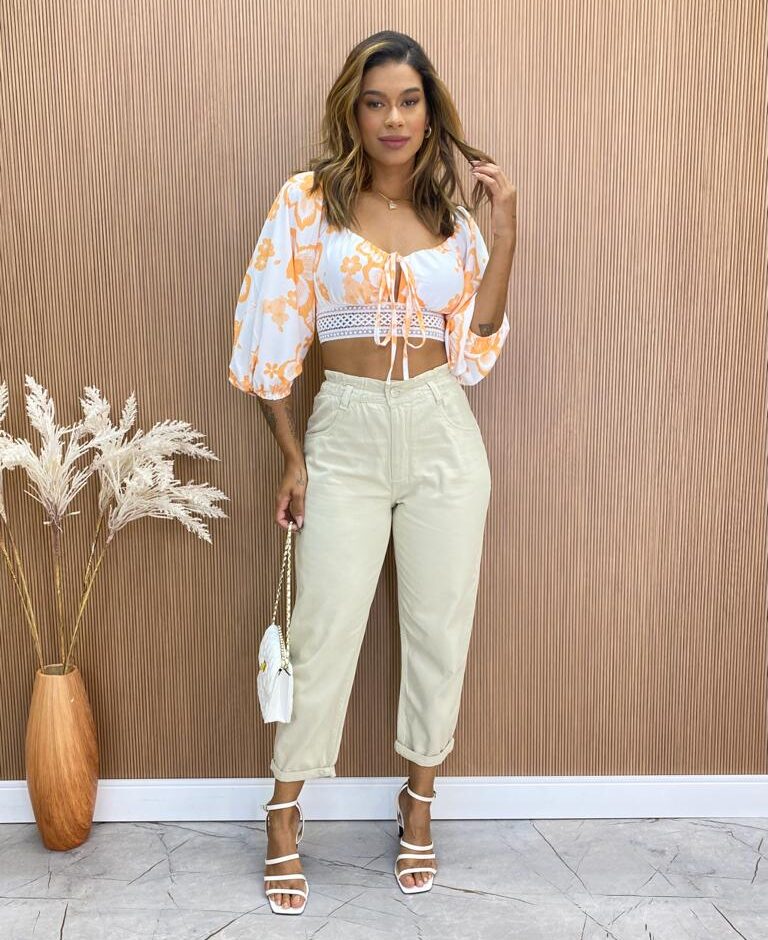 Calça Feminina Mom Alta Clochard Sarja Bege - Fernanda Ramos Store