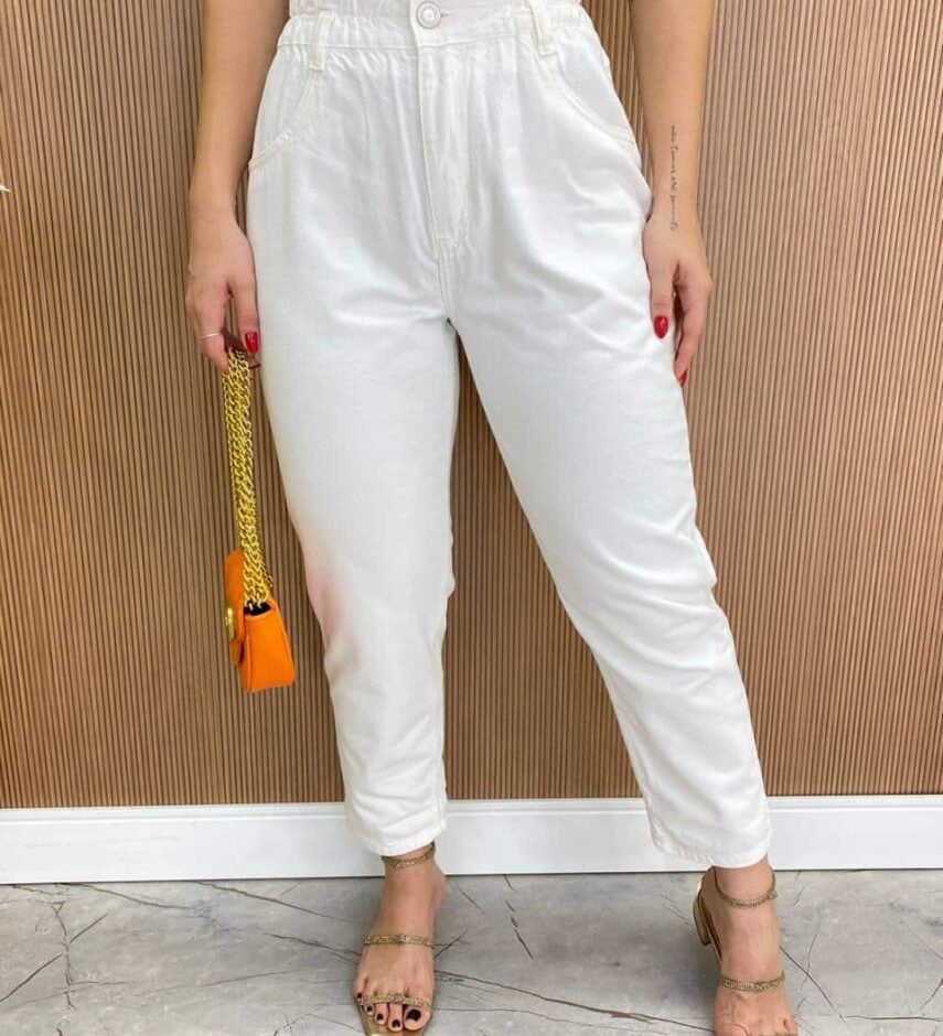 Calça Feminina Mom Alta Clochard Sarja Branca - Fernanda Ramos Store
