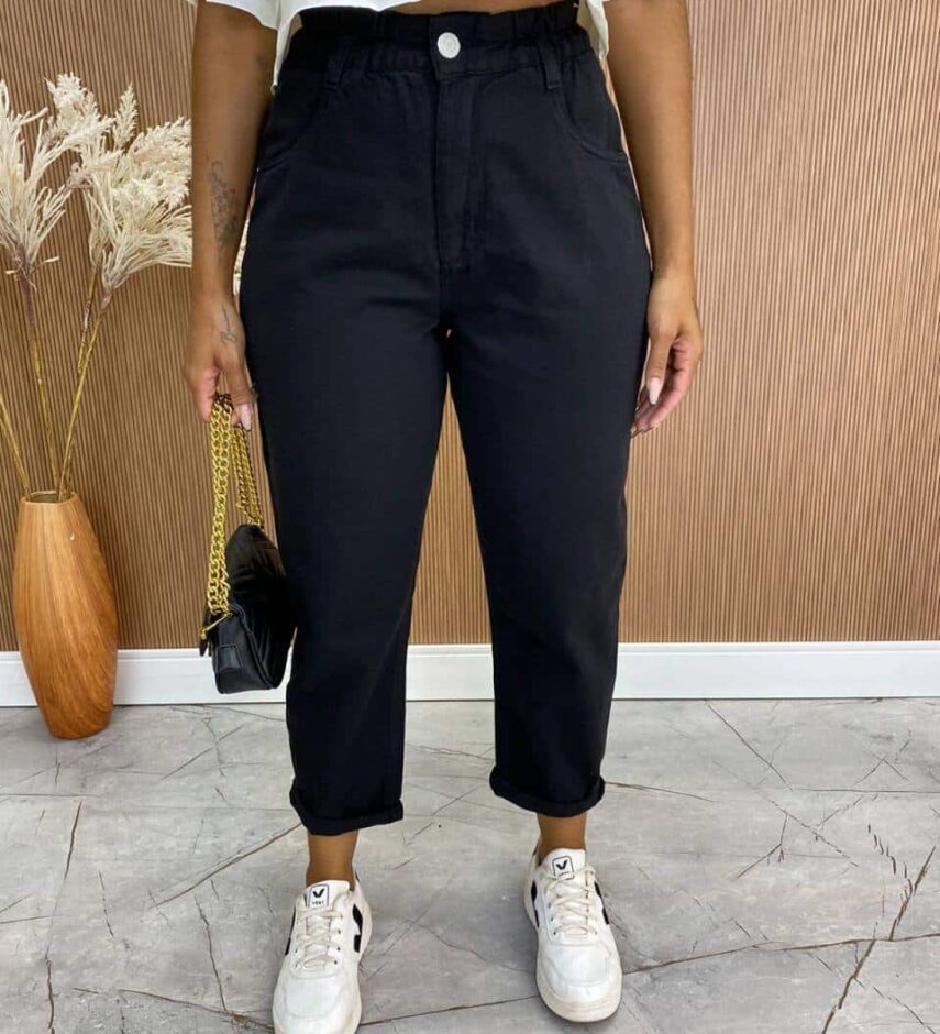 Calça Feminina Mom Alta Clochard Sarja Preta - Fernanda Ramos Store