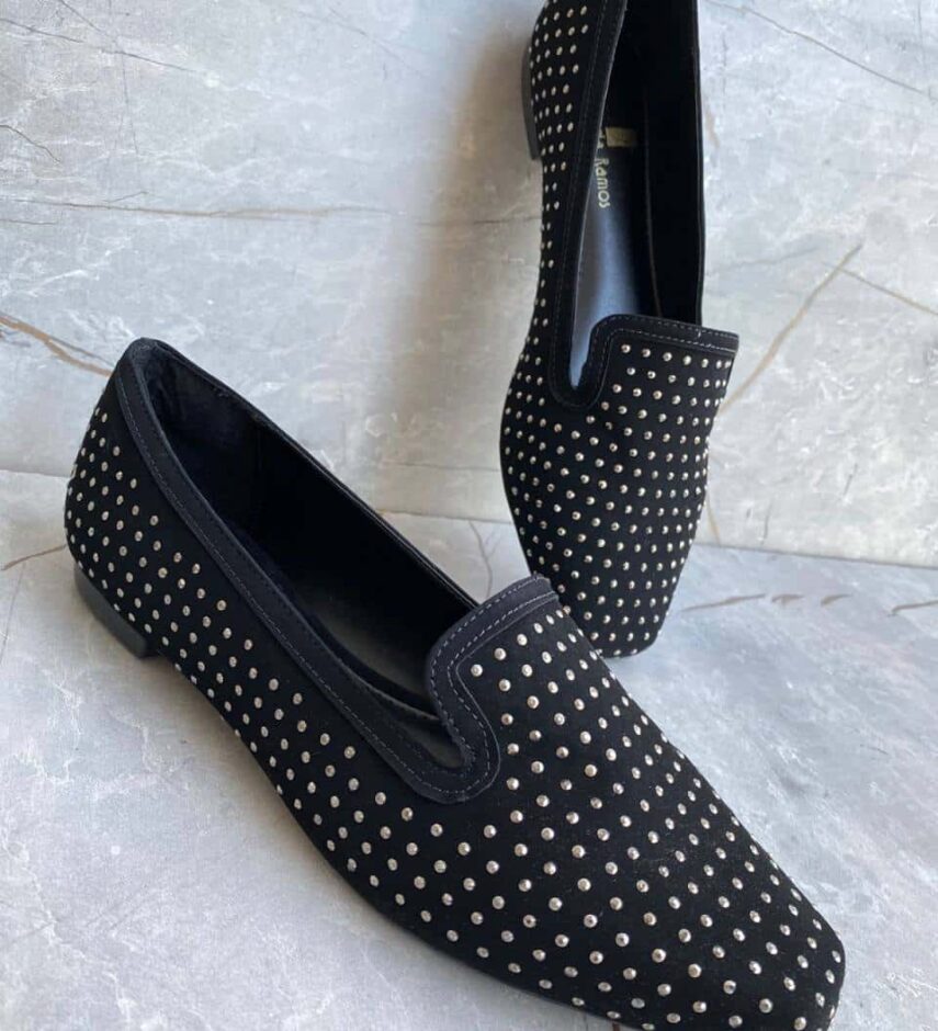 Mocassim Feminino Bico Quadrado Nobuck Preto com Aplicações - Fernanda Ramos Store