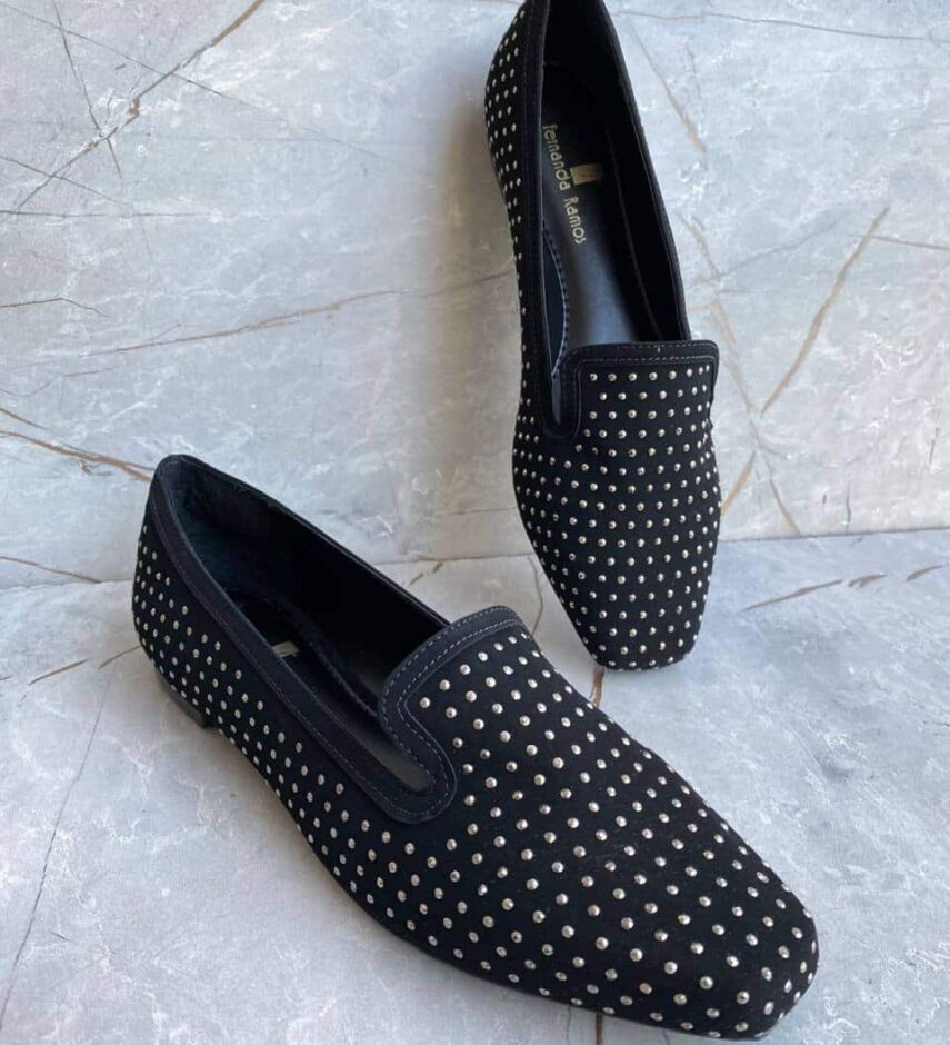 Mocassim Feminino Bico Quadrado Nobuck Preto com Aplicações - Fernanda Ramos Store