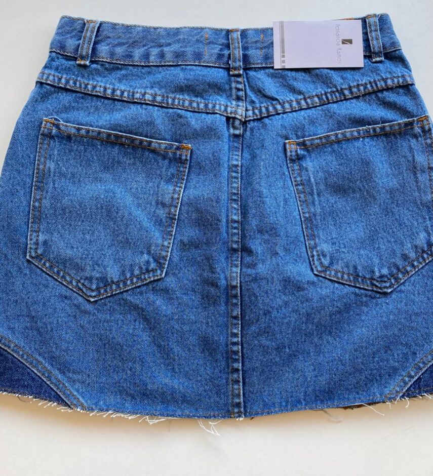 fernandaramosstore com br Saia Jeans Curta Lara Zíper no Bolso 2