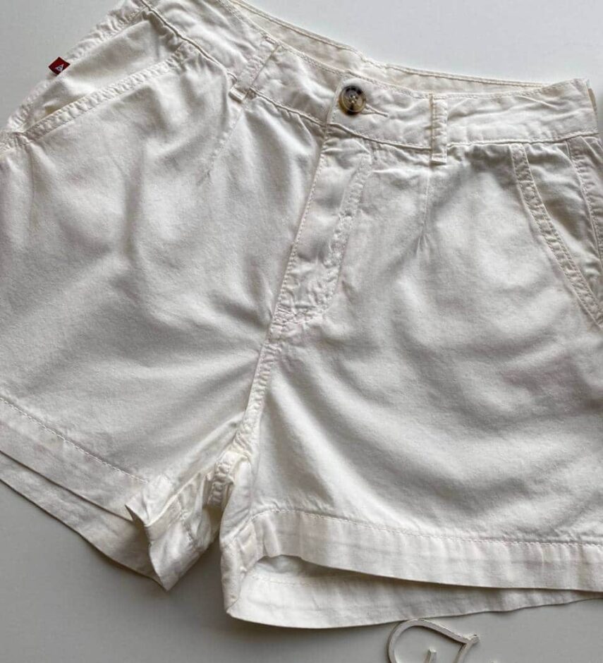 Short Feminino com Pregas Sarja Branco 094606 - Fernanda Ramos Store