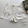 Short Feminino com Pregas Sarja Branco 094606 Fernanda Ramos Store