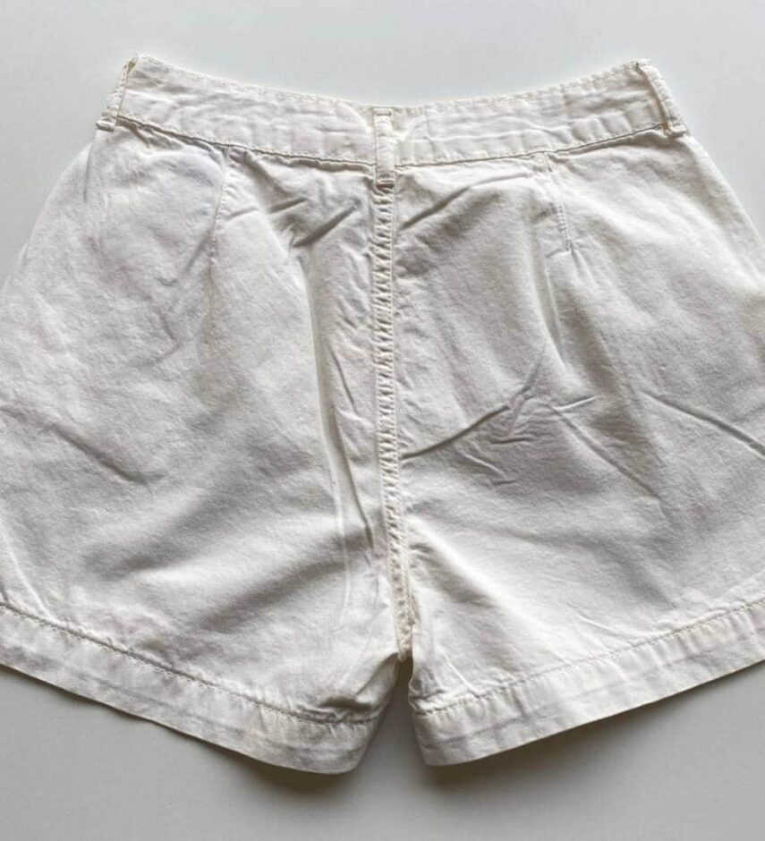 Short Feminino com Pregas Sarja Branco 094606 - Fernanda Ramos Store
