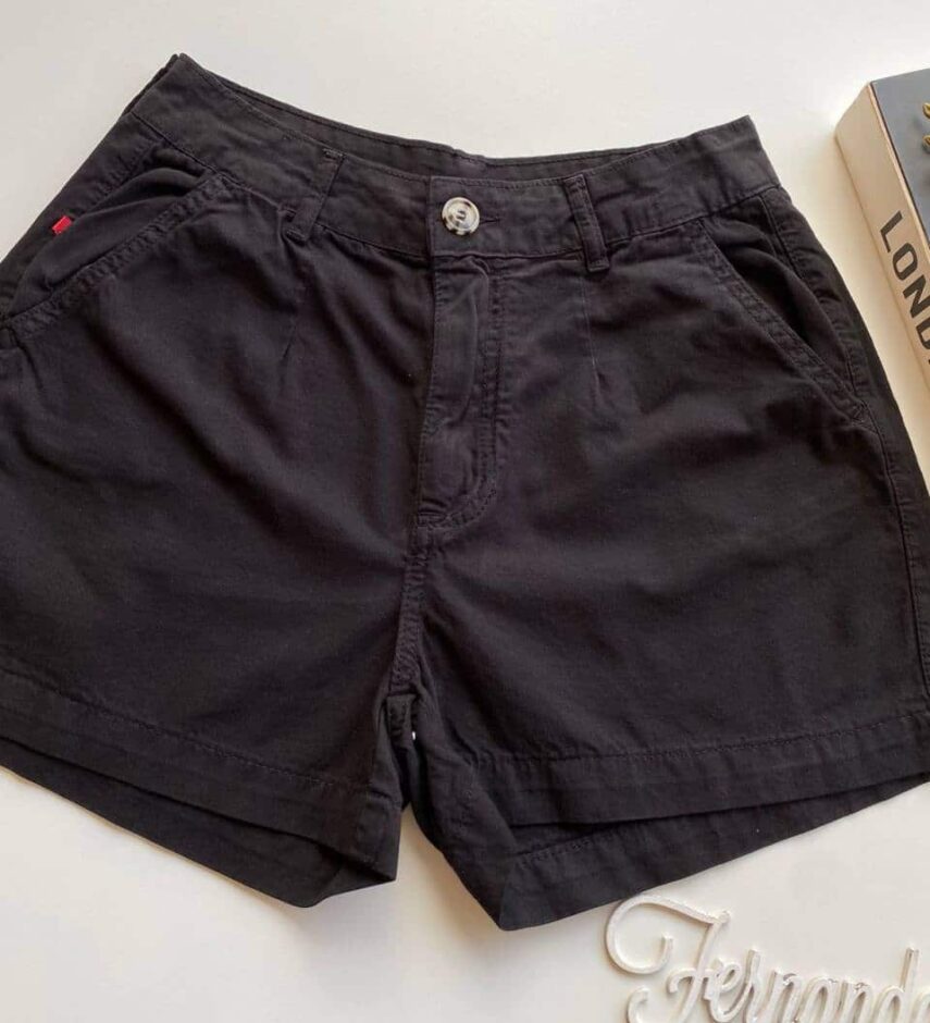 Short Feminino com Pregas Sarja Preto 094606 - Fernanda Ramos Store