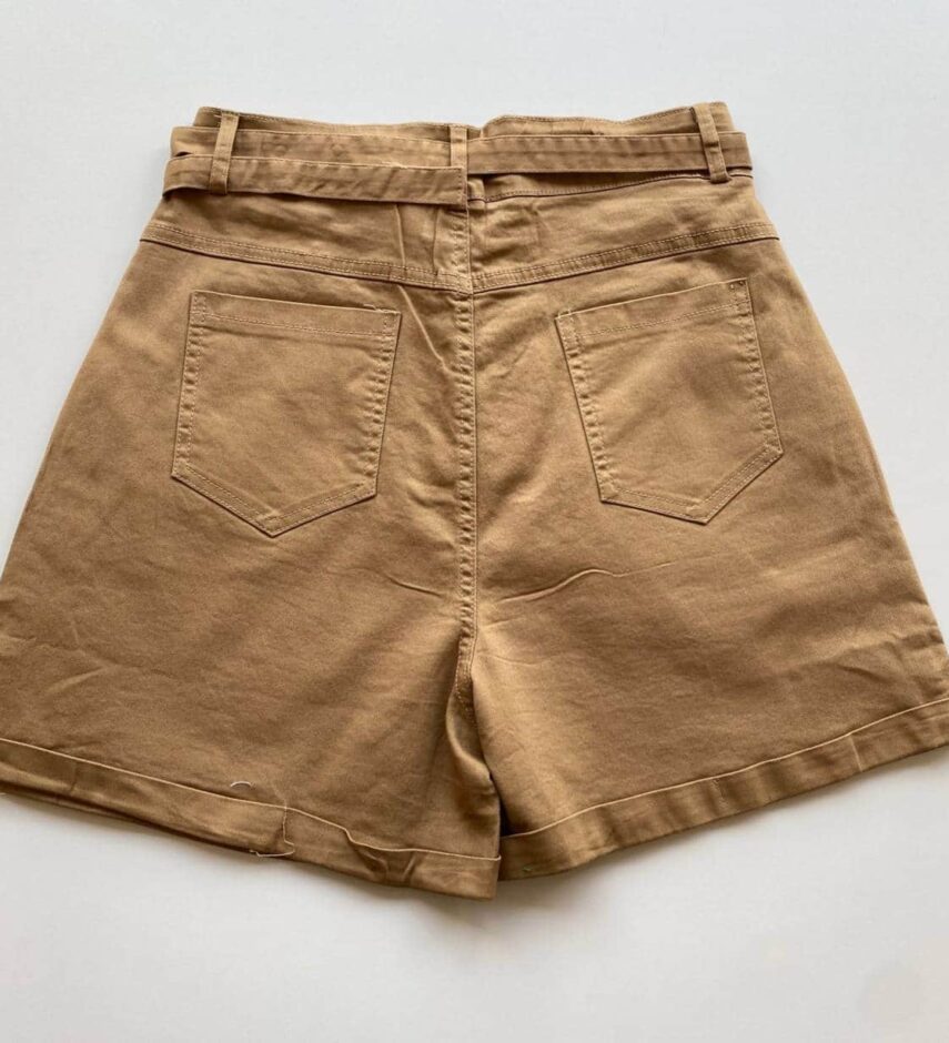 fernandaramosstore com br Short Feminino Juliana com Pregas e Bolsos Bege 2