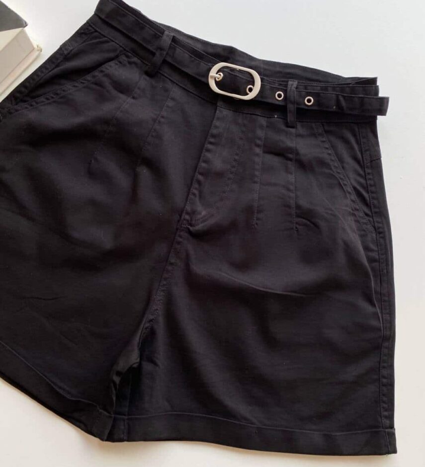 Short Feminino Juliana com Pregas e Bolsos Preto - Fernanda Ramos Store