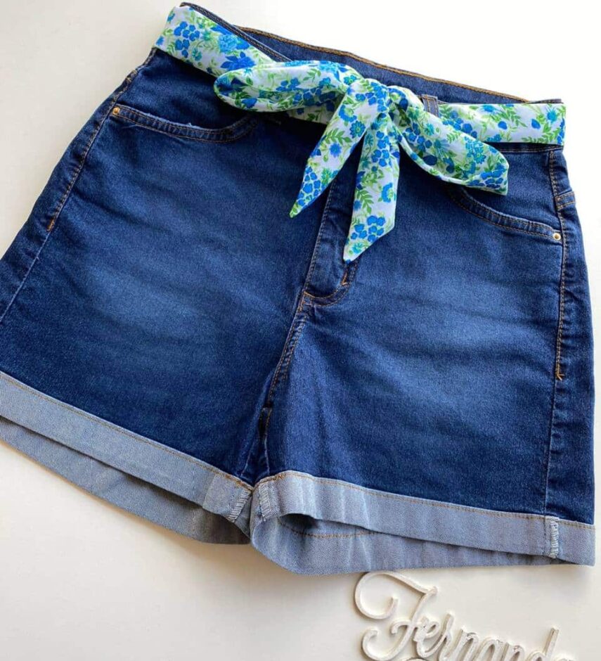 Short Jeans Feminino Cintura Alta com Cinto Estampado - Fernanda Ramos Store