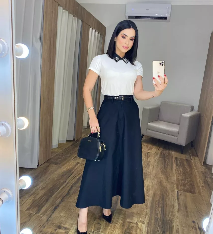 T-shirt Manga Curta Feminina Gola com Aplicações Off White - Fernanda Ramos Store