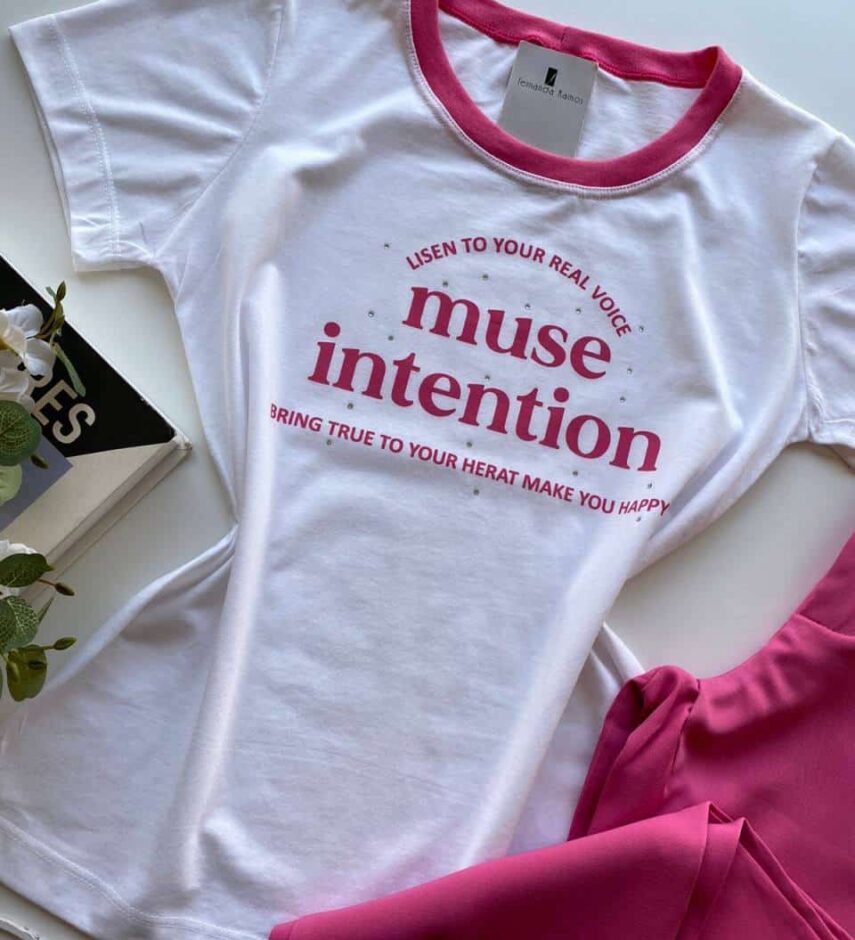 T-shirt Manga Curta Muse Intention Branca Detalhe Rosa - Fernanda Ramos Store