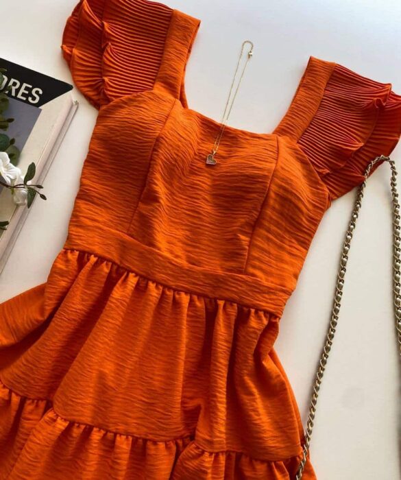 Vestido Curto com Bojo Crepe Duna Detalhe Plissado Laranja - Fernanda Ramos Store