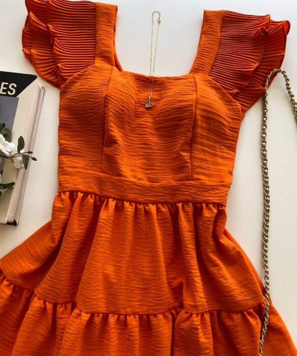 Vestido Curto com Bojo Crepe Duna Detalhe Plissado Laranja - Fernanda Ramos Store