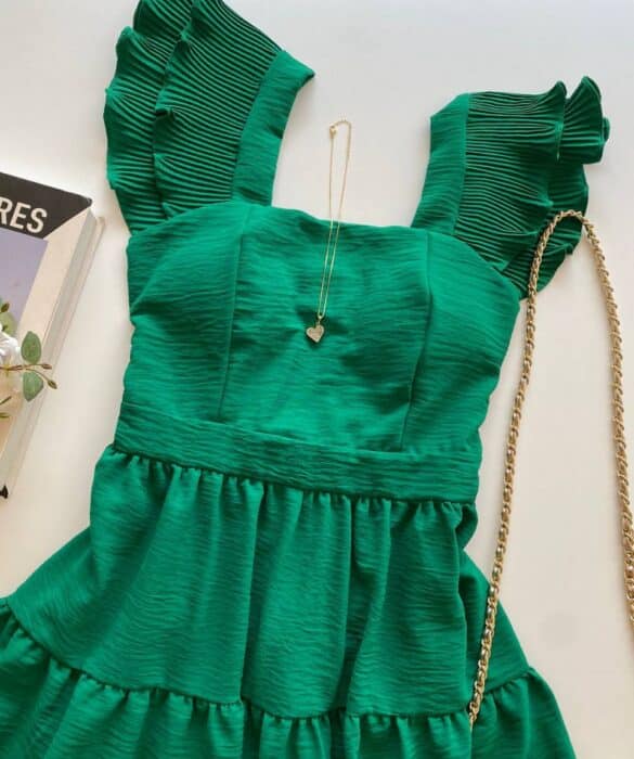 Vestido Curto com Bojo Crepe Duna Detalhe Plissado Verde - Fernanda Ramos Store