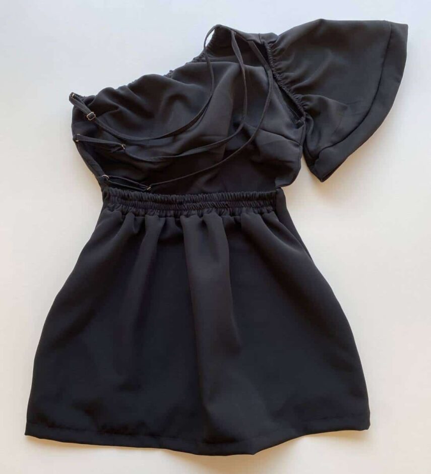 fernandaramosstore com br Vestido Curto com Bojo Nula Manga Detalhe Ajustável Atrás Preto 2
