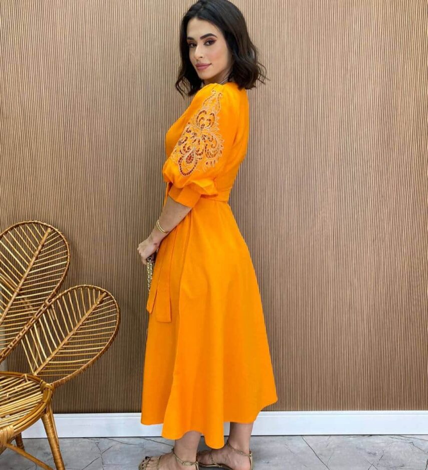 Vestido Midi sem Bojo Mangas 3/4 com Detalhe Vazado Laranja - Fernanda Ramos Store