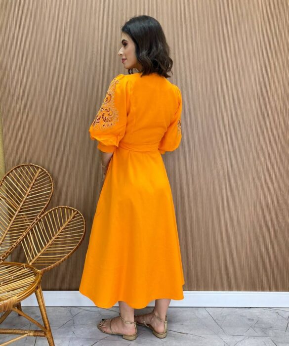 Vestido Midi sem Bojo Mangas 3/4 com Detalhe Vazado Laranja - Fernanda Ramos Store