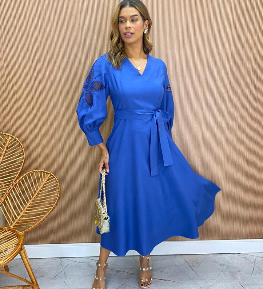 Vestido Midi sem Bojo Mangas com Detalhe Vazado Azul - Fernanda Ramos Store