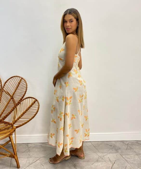 Vestido Midi sem Bojo Viscolinho Cru com Bordado Laranja - Fernanda Ramos Store