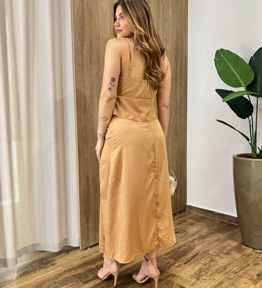 Conjunto Feminino Allana Cropped sem Bojo e Saia Midi Bege - Fernanda Ramos Store