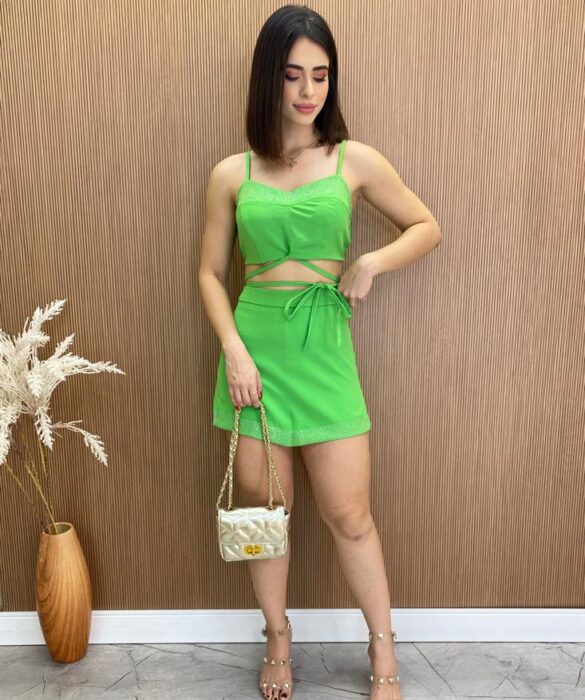 Conjunto Feminino com Aplicações Cropped Amarração e Short Saia Verde - Fernanda Ramos Store