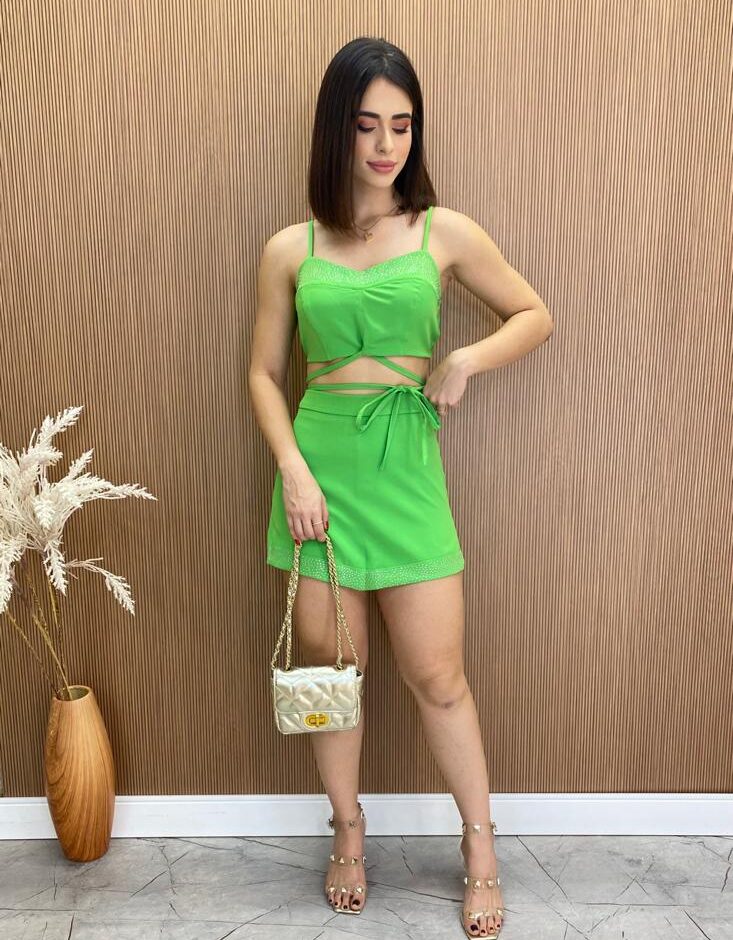 Conjunto Feminino com Aplicações Cropped Amarração e Short Saia Verde - Fernanda Ramos Store
