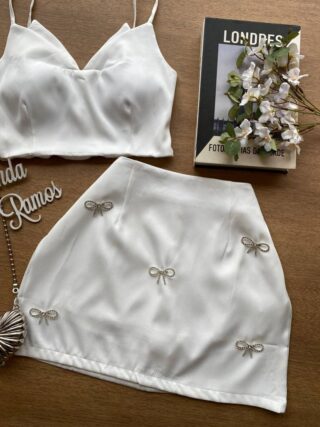 Conjunto Feminino Cropped com Bojo e Short Saia com Broche Branco - Fernanda Ramos Store