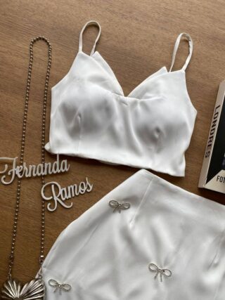 Conjunto Feminino Cropped com Bojo e Short Saia com Broche Branco - Fernanda Ramos Store