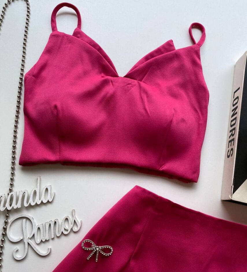 Conjunto Feminino Cropped com Bojo e Short Saia com Broche Pink - Fernanda Ramos Store