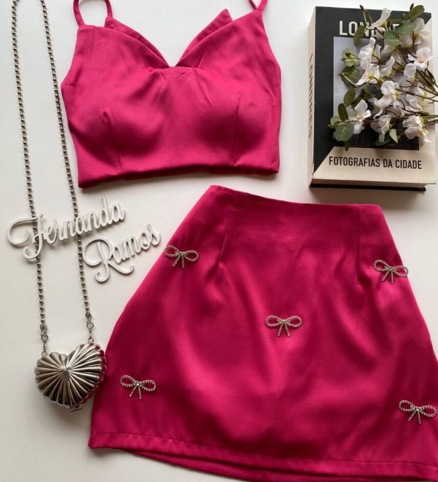Conjunto Feminino Cropped com Bojo e Short Saia com Broche Pink - Fernanda Ramos Store
