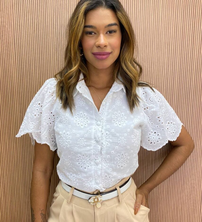 Cropped Feminino Alongado Laise Manga Curta Barbara Branco - Fernanda Ramos Store