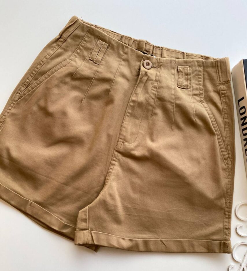 Short Feminino Sarja com Detalhe em Pregas Mariah Caqui - Fernanda Ramos Store