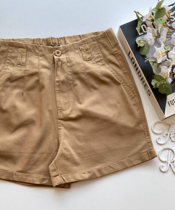 Short Feminino Sarja com Detalhe em Pregas Mariah Caqui - Fernanda Ramos Store