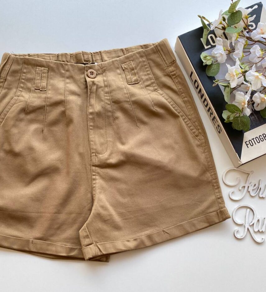 Short Feminino Sarja com Detalhe em Pregas Mariah Caqui - Fernanda Ramos Store