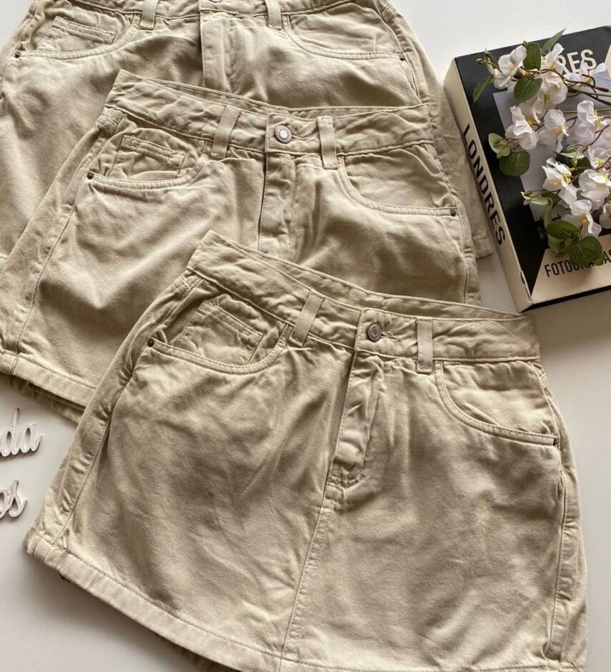 Short Saia Feminino Básico com Bolsos Sarja Bege - Fernanda Ramos Store
