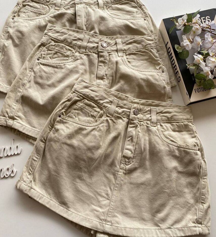 Short Saia Feminino Básico com Bolsos Sarja Bege - Fernanda Ramos Store