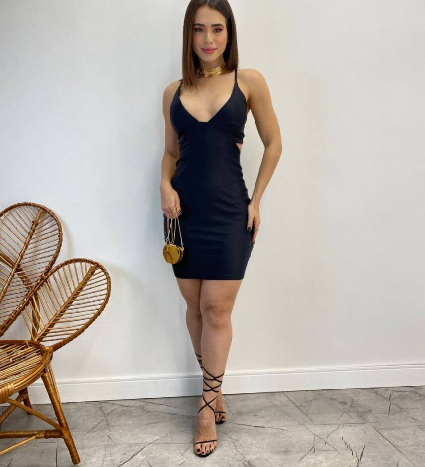 Vestido Feminino Curto com Bojo e Abertura Preto - Fernanda Ramos Store