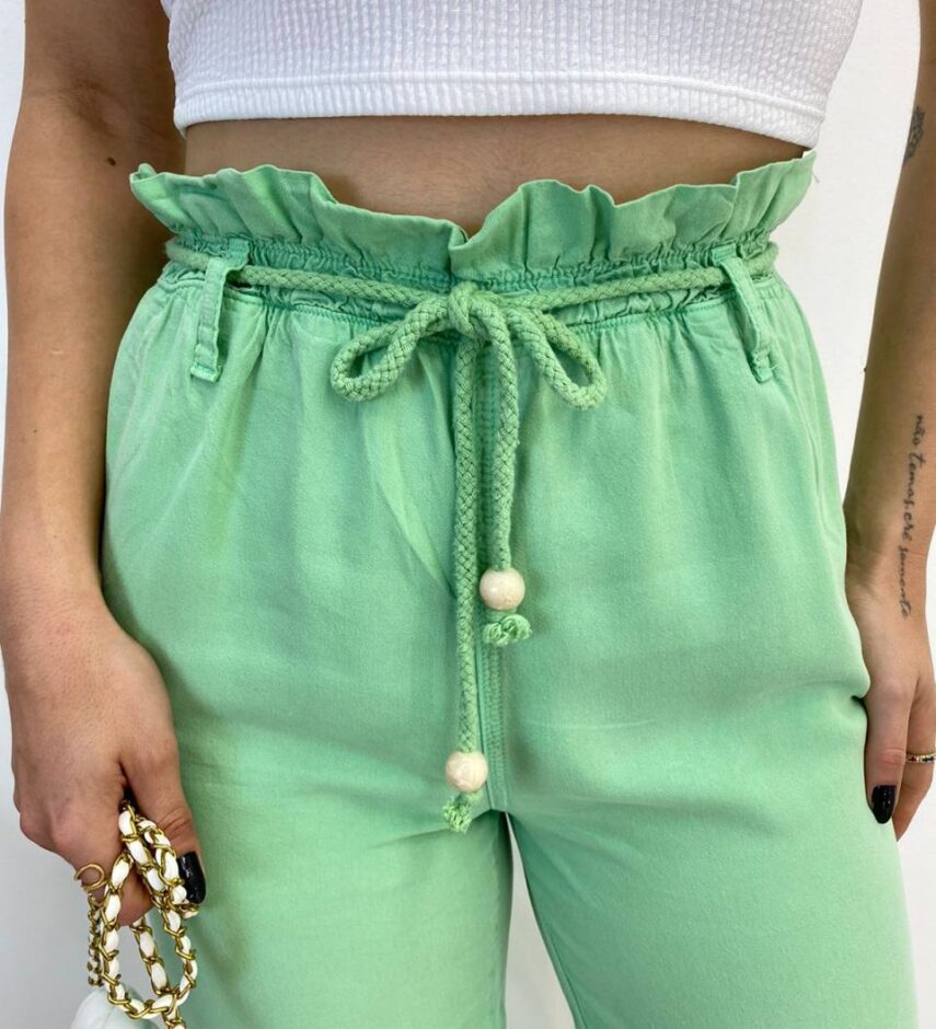 Calça Feminina Clochard Cropped com Cinto Liocel Verde - Fernanda Ramos Store