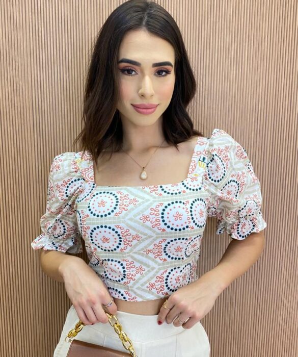 Cropped Feminino com Bojo Manga Bufante e Lastex Estampado - Fernanda Ramos Store