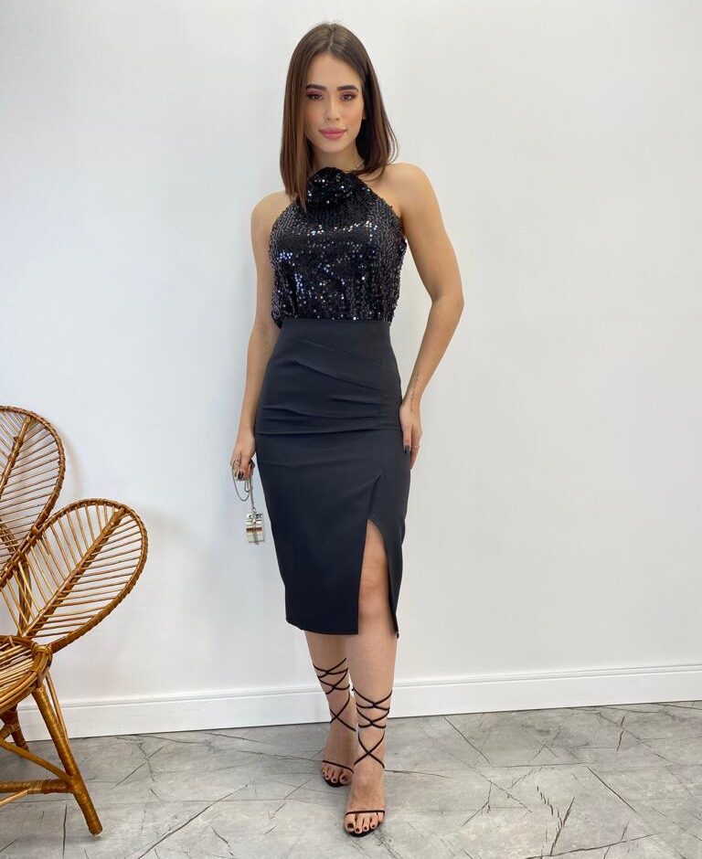 Cropped Feminino sem Bojo Detalhe em Flor Paetê Preto - Fernanda Ramos Store