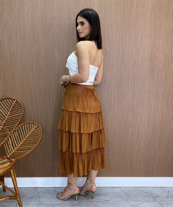 Saia Midi Melissa Plissada em Camadas Caramelo - Fernanda Ramos Store