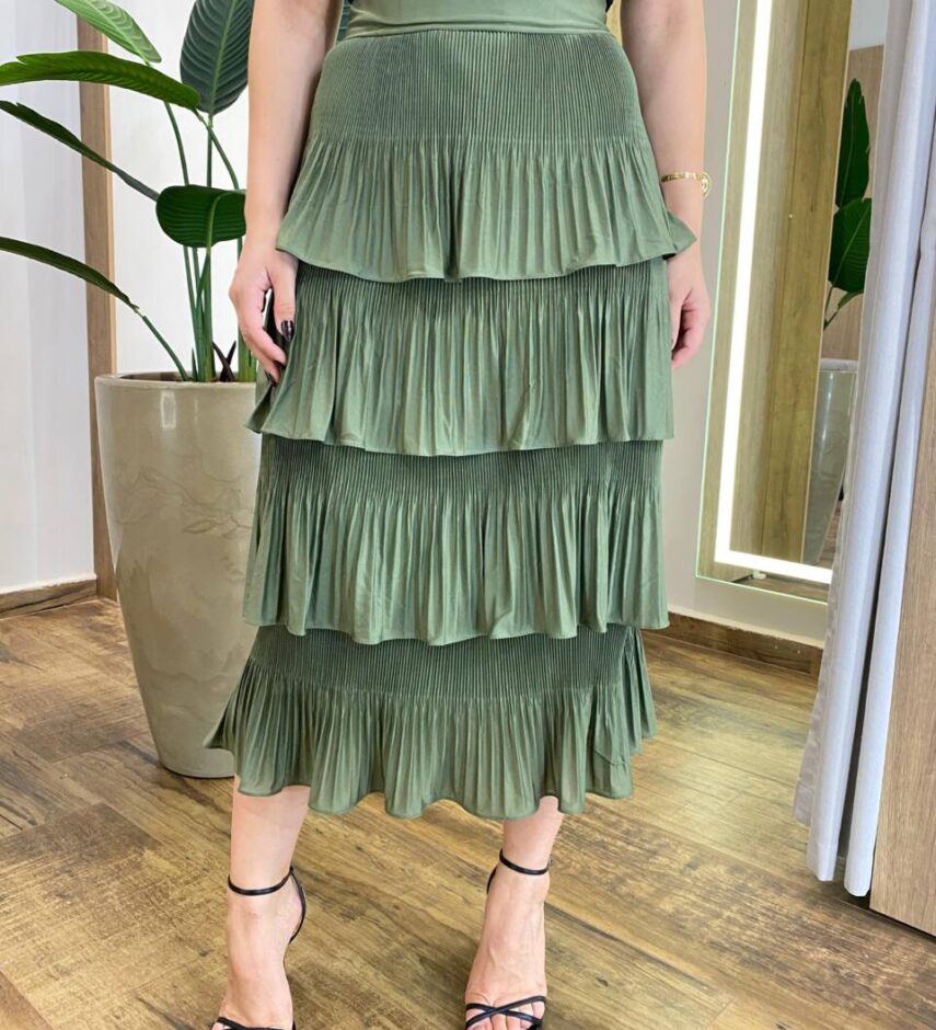 Saia Midi Melissa Plissada em Camadas Verde Militar - Fernanda Ramos Store