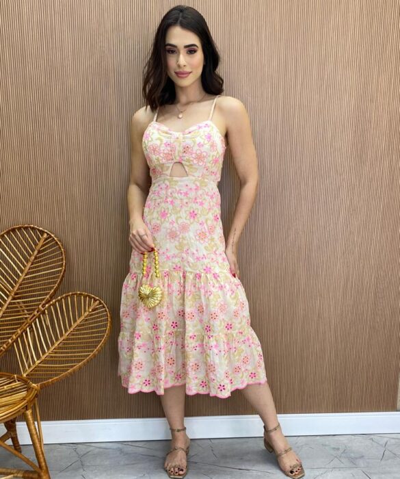 Vestido Midi com Bojo e Abertura Bege Bordado Pink Flour - Fernanda Ramos Store