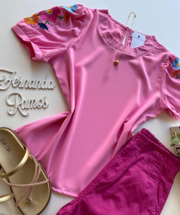 Blusa Feminina Manga Curta Aurora Rosa com Detalhe Bordado - Fernanda Ramos Store