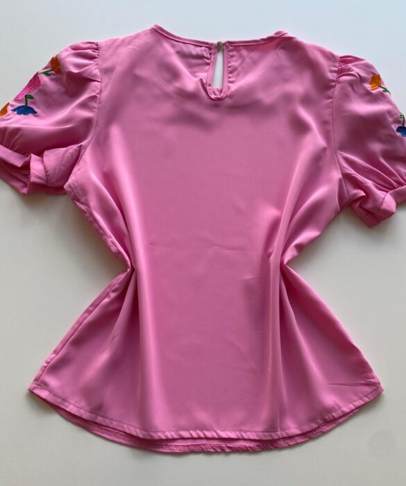 Blusa Feminina Manga Curta Aurora Rosa com Detalhe Bordado - Fernanda Ramos Store