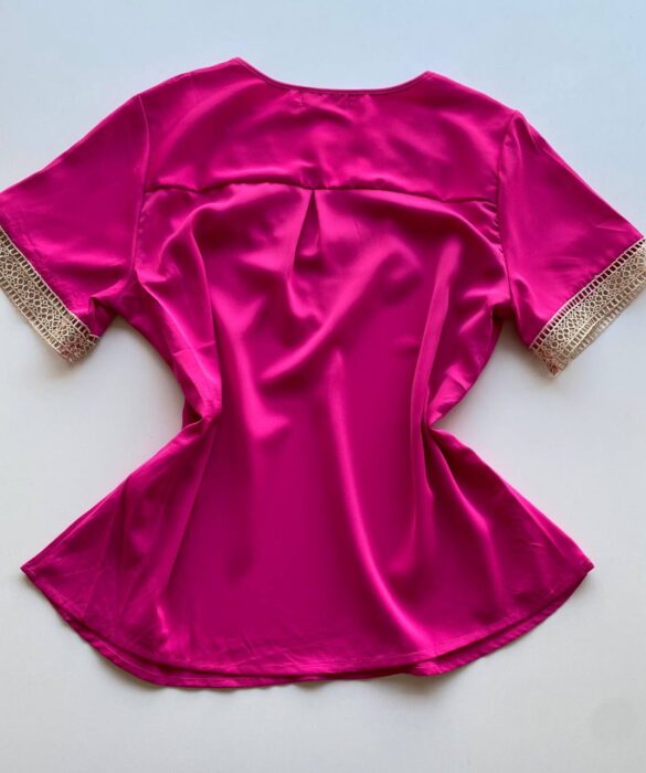 Blusa Feminina Manga Curta com Detalhe em Guipir Pink - Fernanda Ramos Store